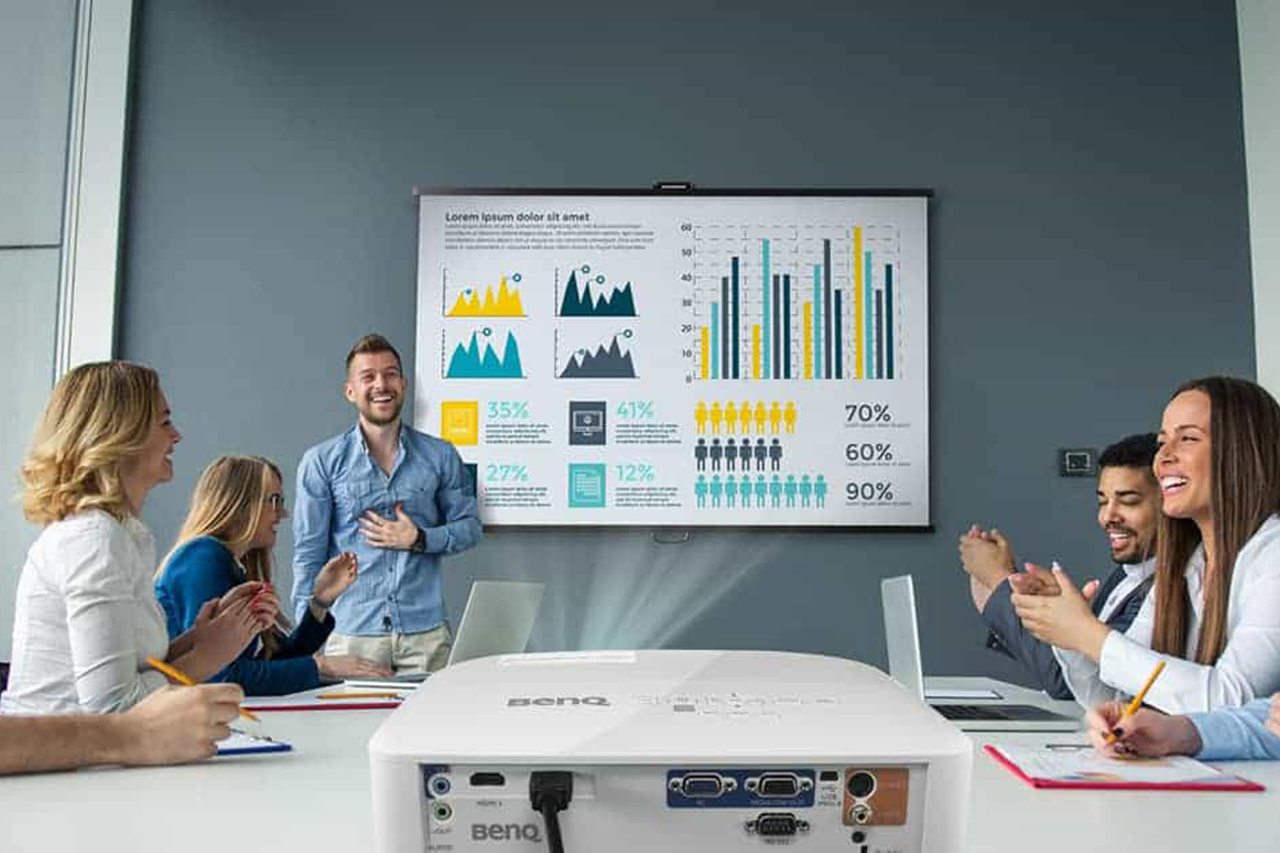 پروژکتورهای حرفه‌ای پاناسونیک در سری‌های سینمایی و صنعتی خود از فناوری 3-Chip DLP استفاده می‌کنند.